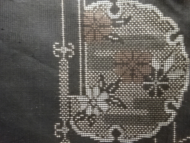 アンティーク　雪輪に花模様織出し本場泥大島紬着物（5マルキ）